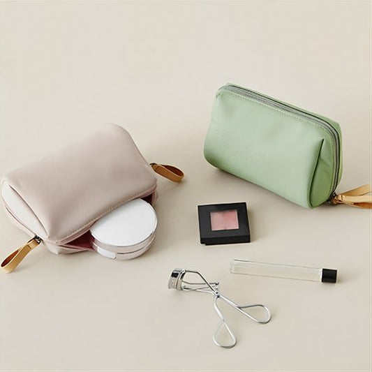trousse-maquillage-feminine-claire